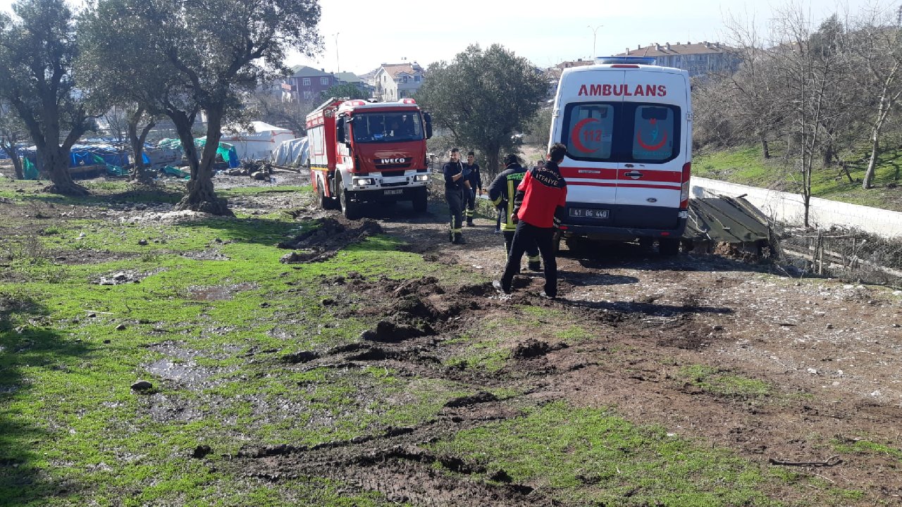Ambulansı kurtarmaya gelen itfaiye aracı da çamura saplandı