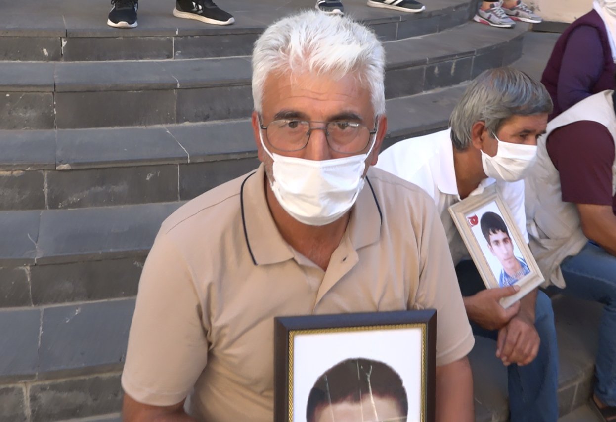 Evlat nöbetindeki baba, 7 yıl sonra oğluna kavuşacak