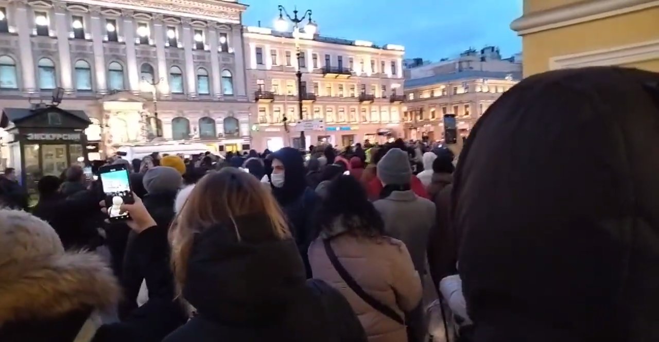 St. Peterburg'da savaş karşıtı protesto