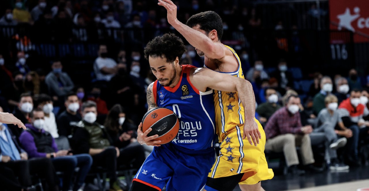 Anadolu Efes üçlük rekoru kırdı, Maccabi'yi farklı skorla devirdi