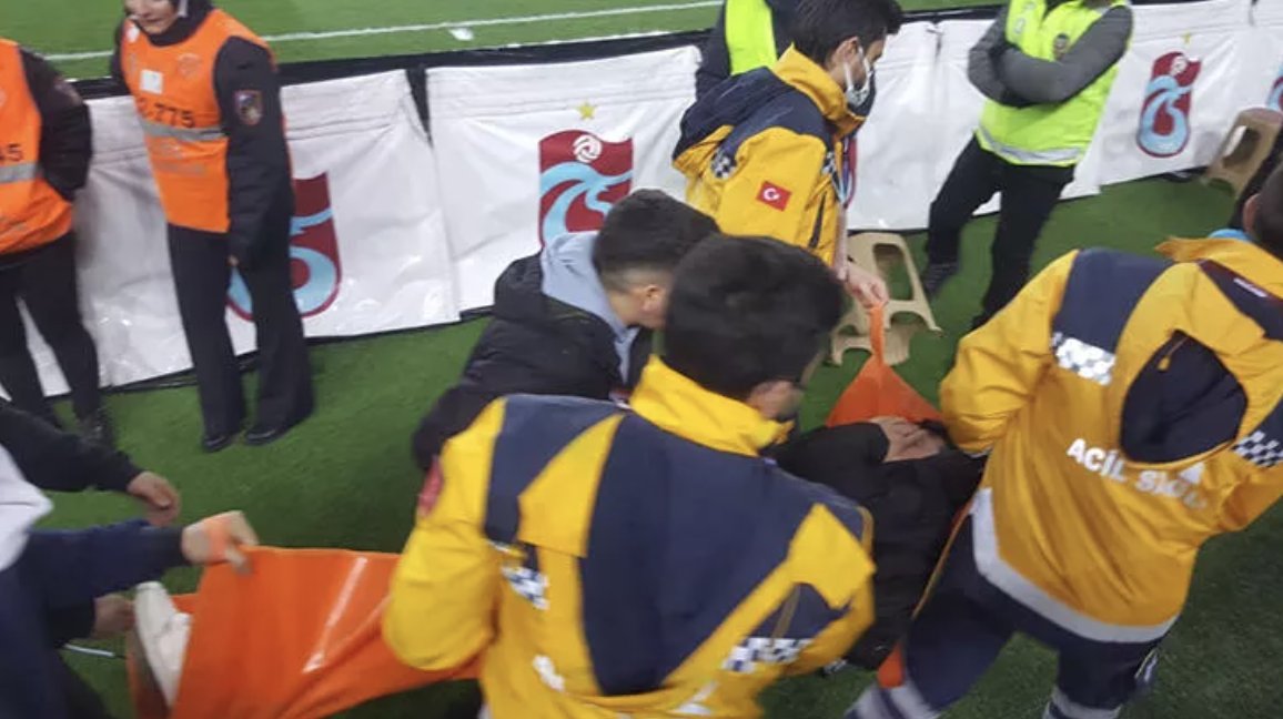 Maç heyecanına dayanamayan 2 Trabzonspor taraftarı hastaneye kaldırıldı