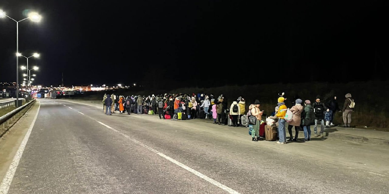 BM: Yüzbinlerce Ukraynalı komşu ülkelere gidiyor