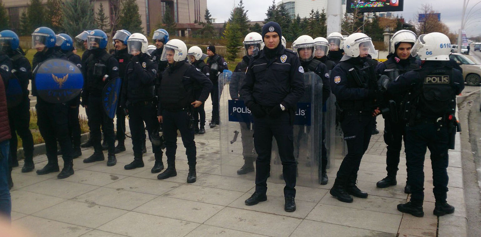 Diyanet'e OHAL zırhı! Nikah tanımını protesto etmek isteyen CHP'li gruba polis izin vermedi!