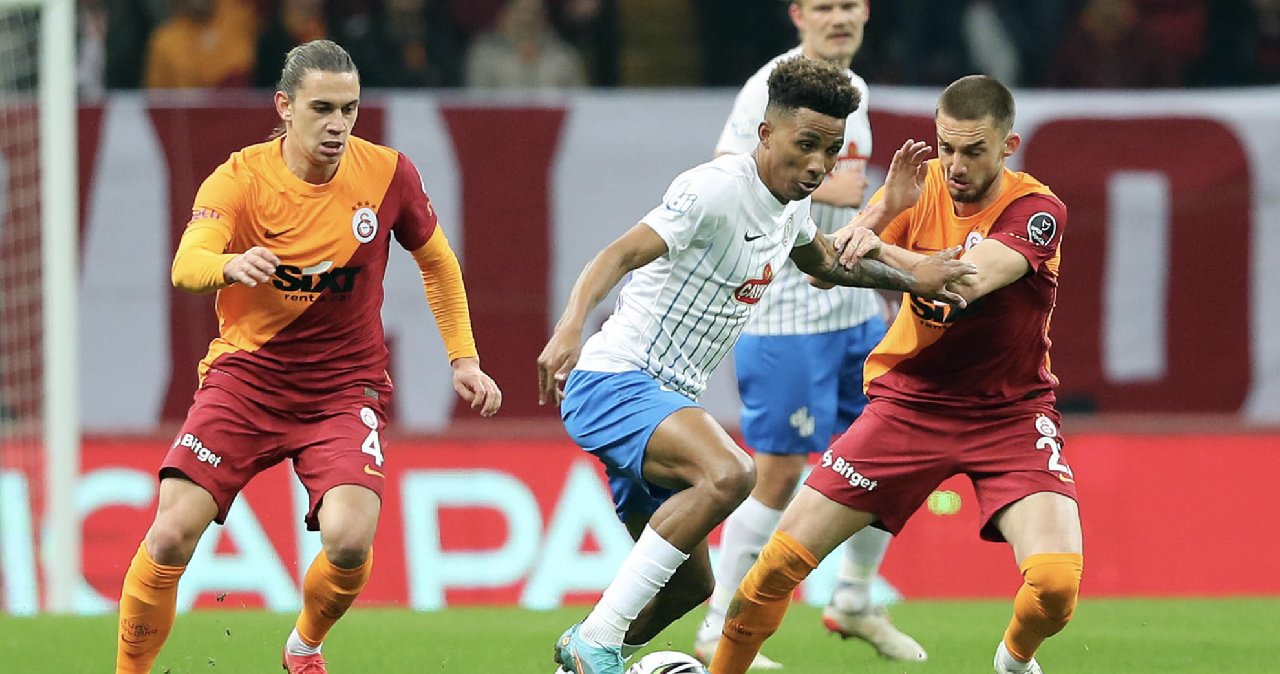 Galatasaray'da Aanholt yıldızlaştı, son sözü Gomis söyledi