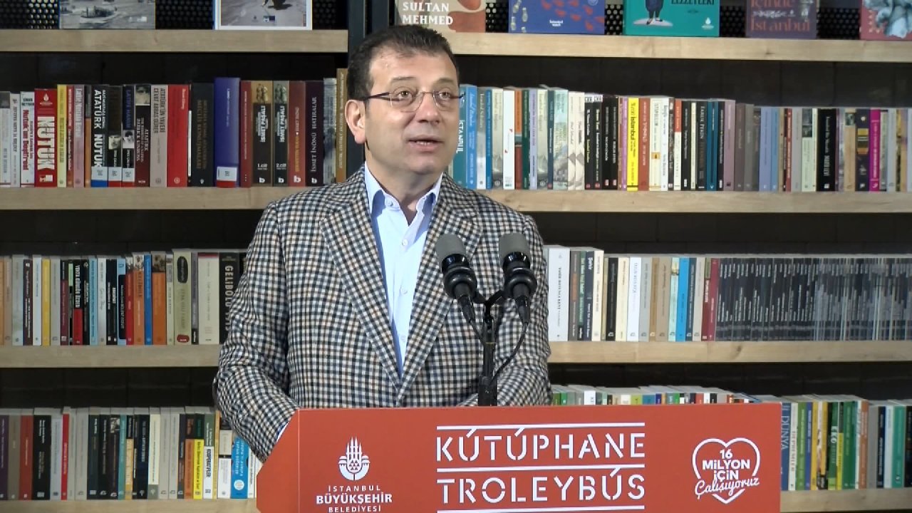 İmamoğlu, 'Kütüphane Troleybüs'ün açılışını yaptı