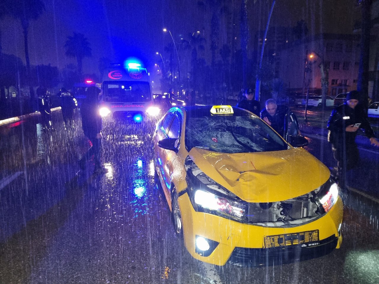 Taksinin çarptığı kadın, hayatını kaybetti