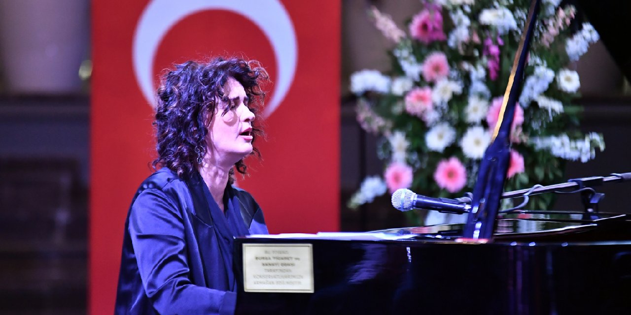Piyanist Anjelika Akbar: Savaş artık son bulsun