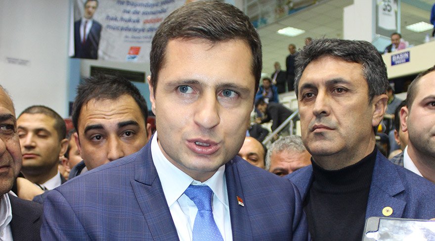 CHP'de İzmir'de yeni başkan Deniz Yücel oldu