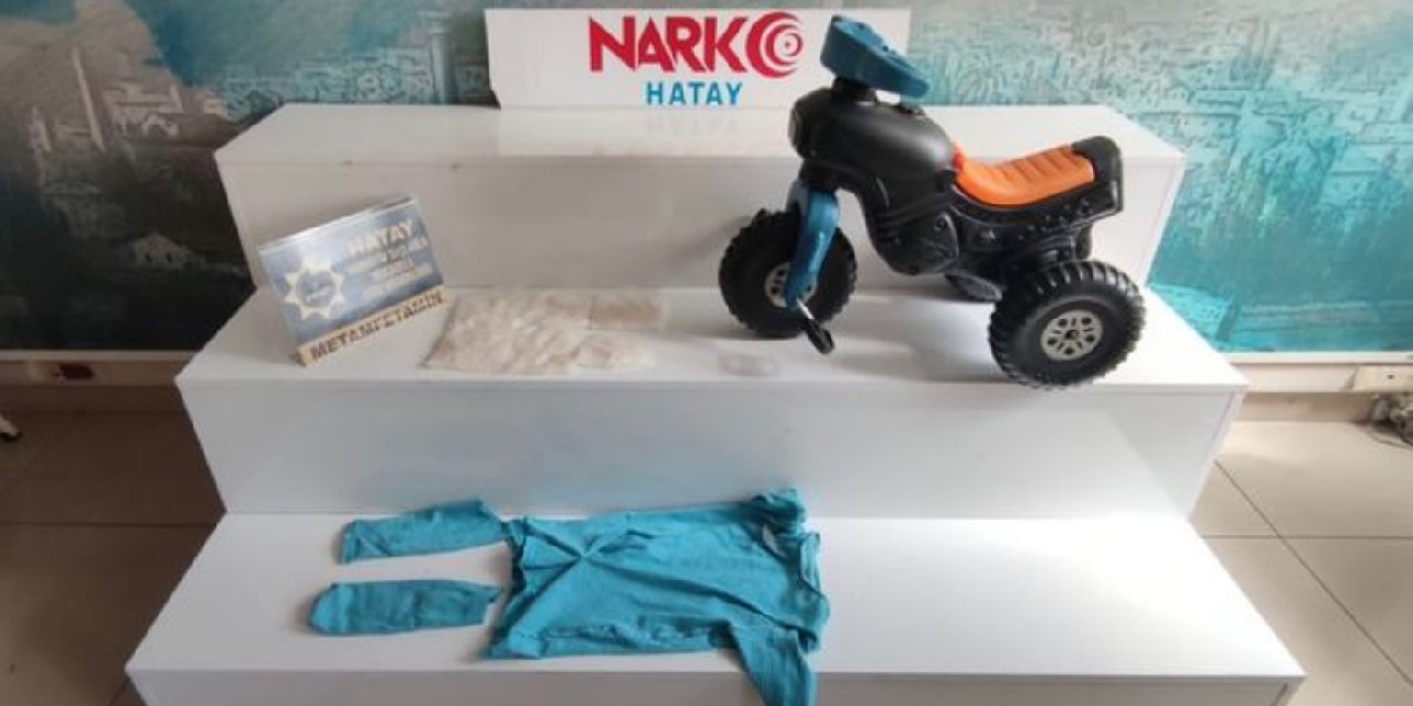 Oyuncak motosikletin içinden uyuşturucu çıktı