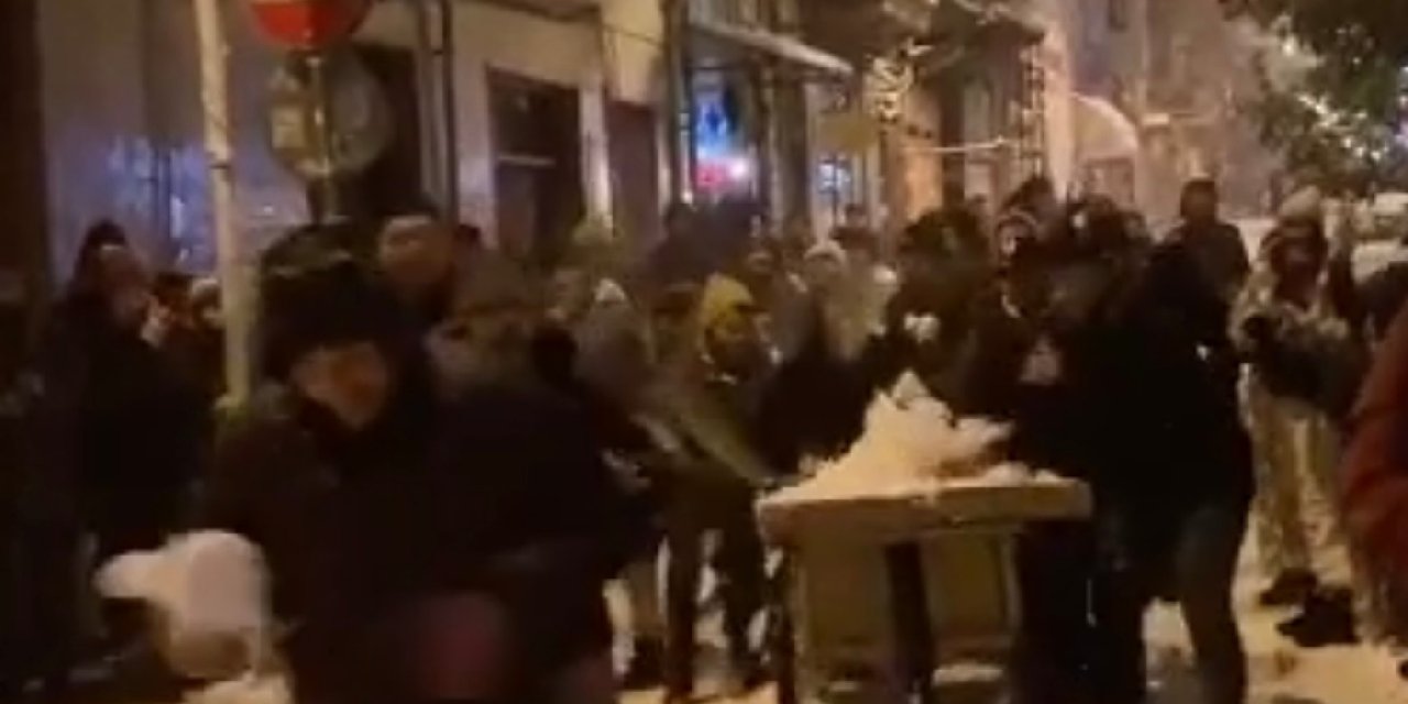 Kadıköy'de kartopu savaşı