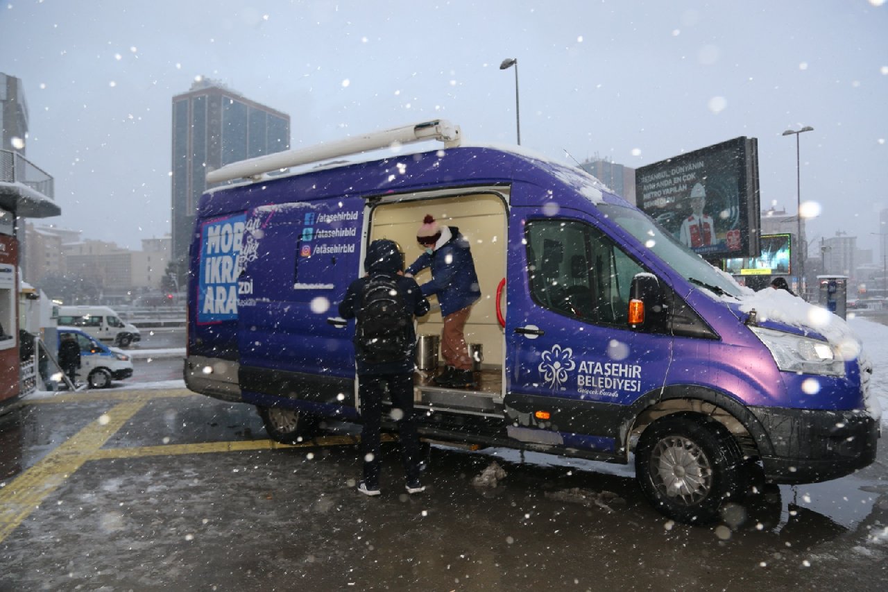 Kara kışta Ataşehir Belediyesi'nden sıcak hizmet