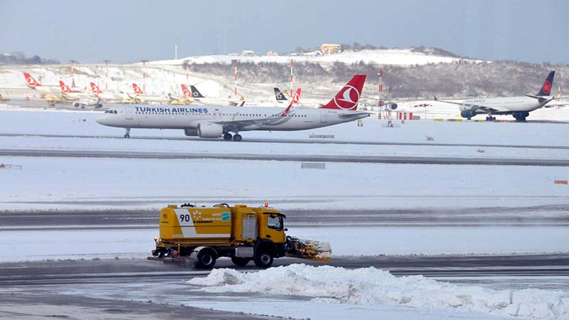 İstanbul'a kar geliyor! THY seferleri iptal etti