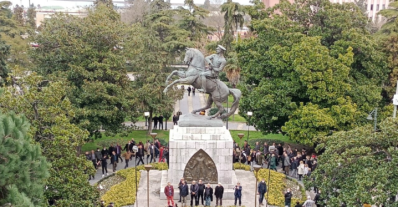 Onur Anıtı’na saldırmışlardı: Hakim karşısına çıkacakları tarih belli oldu