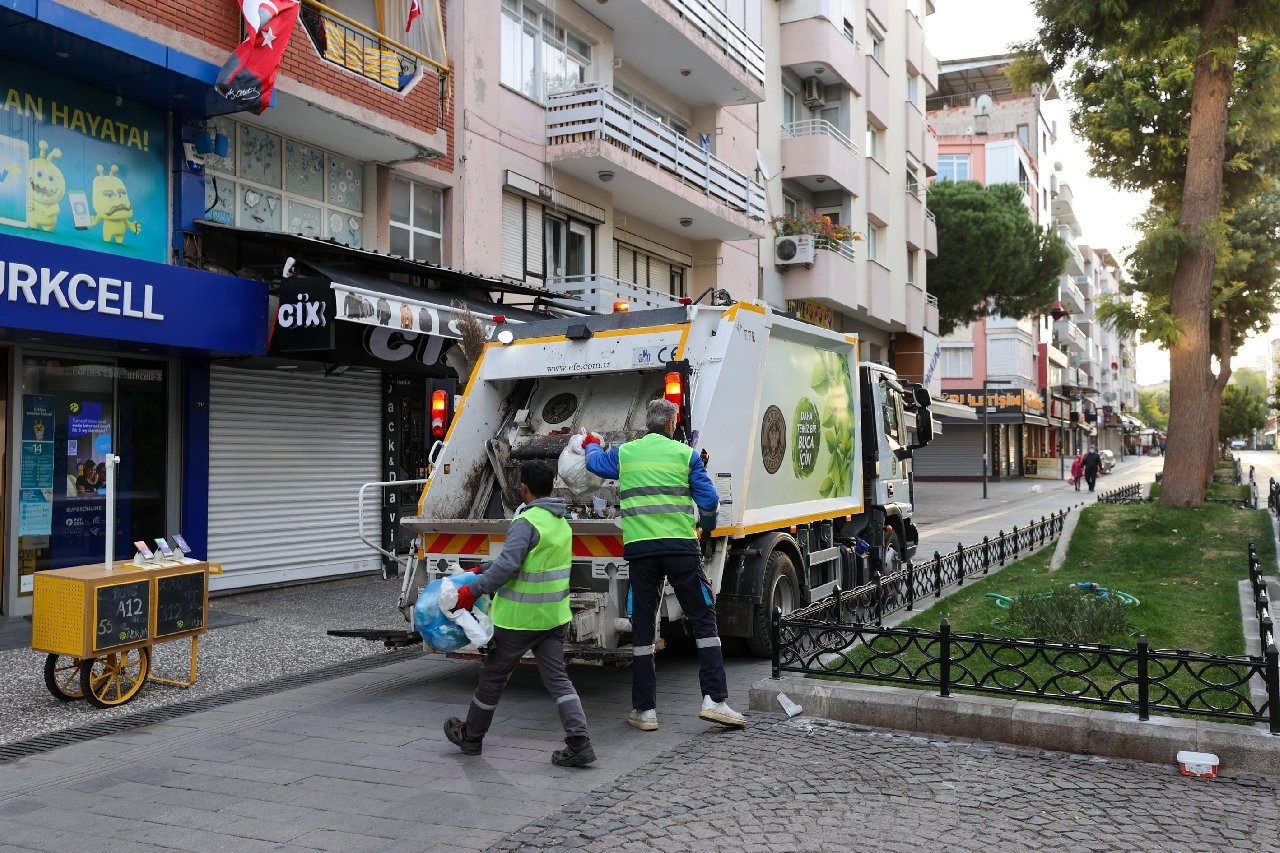 Konteynerler kalkıyor, Buca’nın mahalleleri nefes alıyor