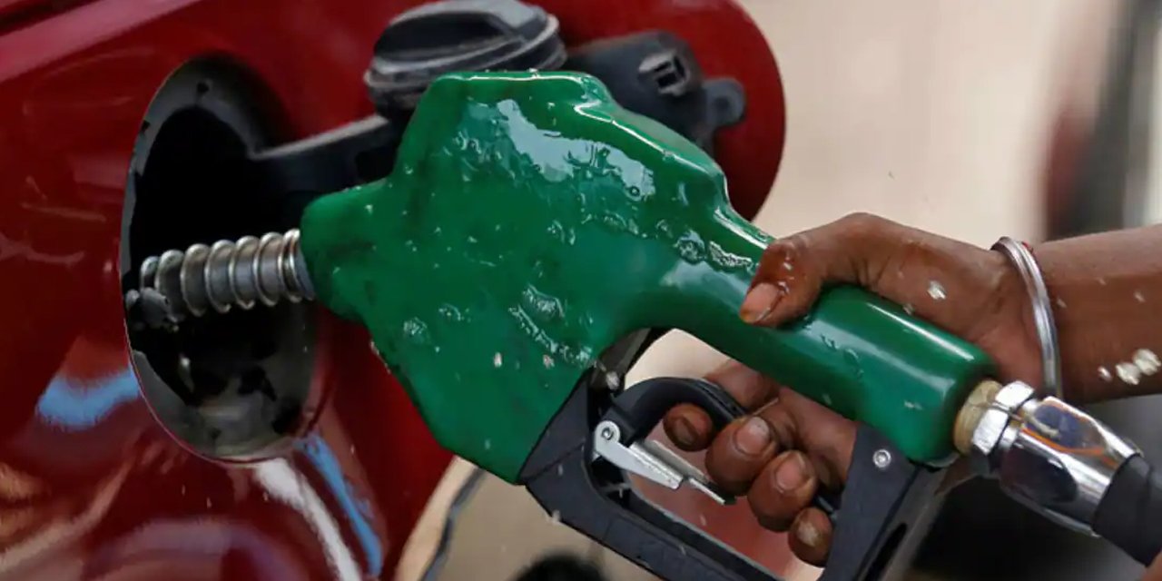 Benzin ve motorine bir zam daha