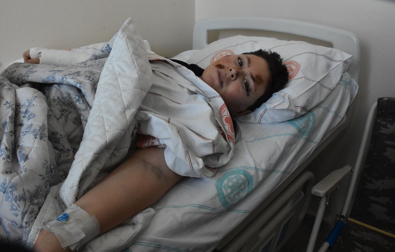 Köpekten kaçarken otomobilin çarptığı Baran, taburcu oldu