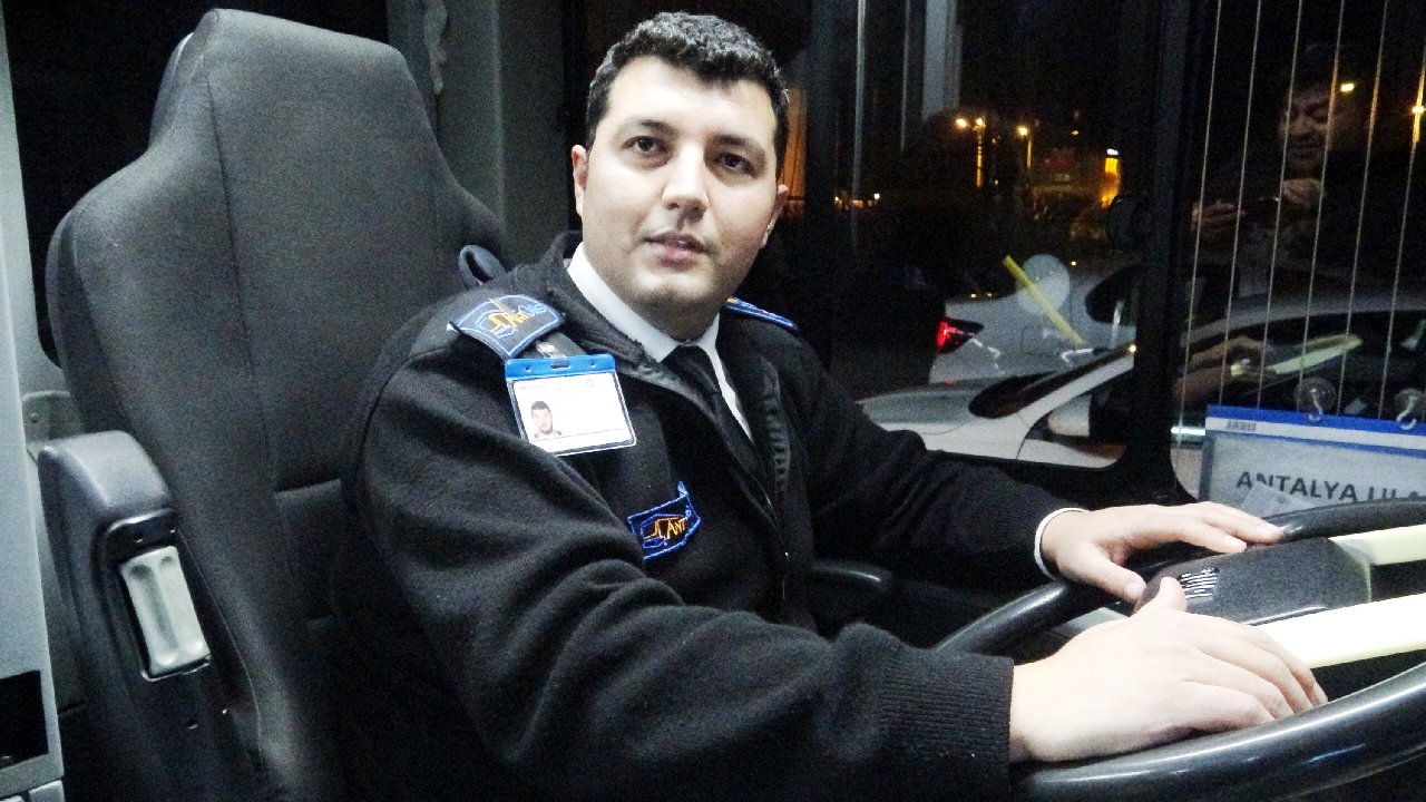 Rus turist para dolu çantayı otobüste unuttu