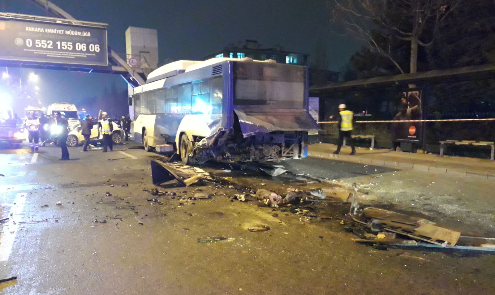 Ankara'da otomobil, otobüse çarptı: 2 ölü, 1 yaralı
