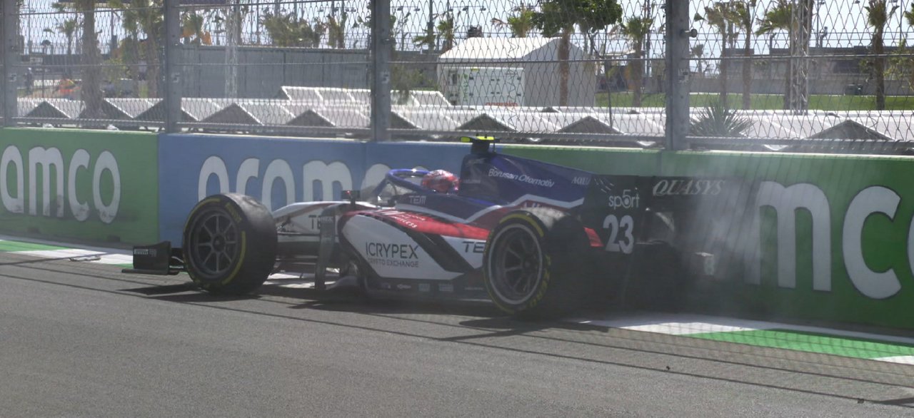 Formula 2'de Cem Bölükbaşı kaza yaptı