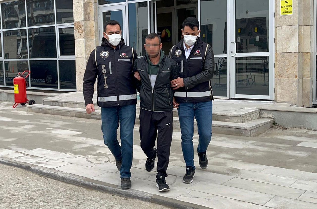 Yaşlı kadını dolandırırken suçüstü yakalandı