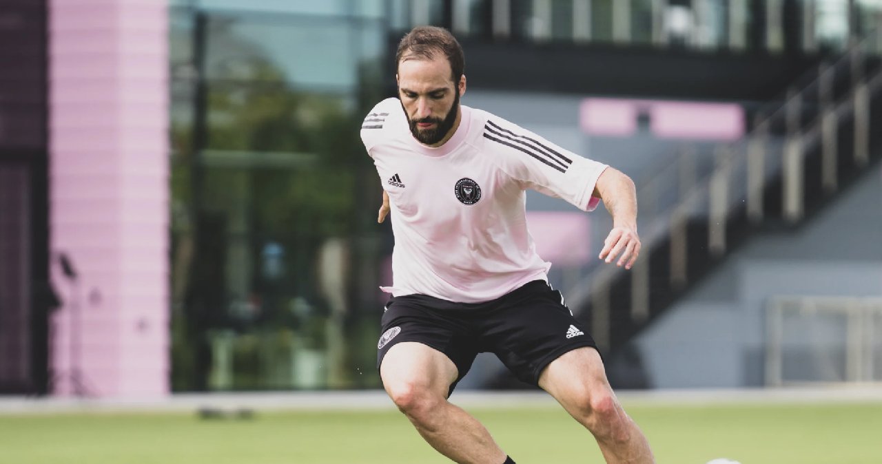 Higuain futbolu bırakma kararı aldı