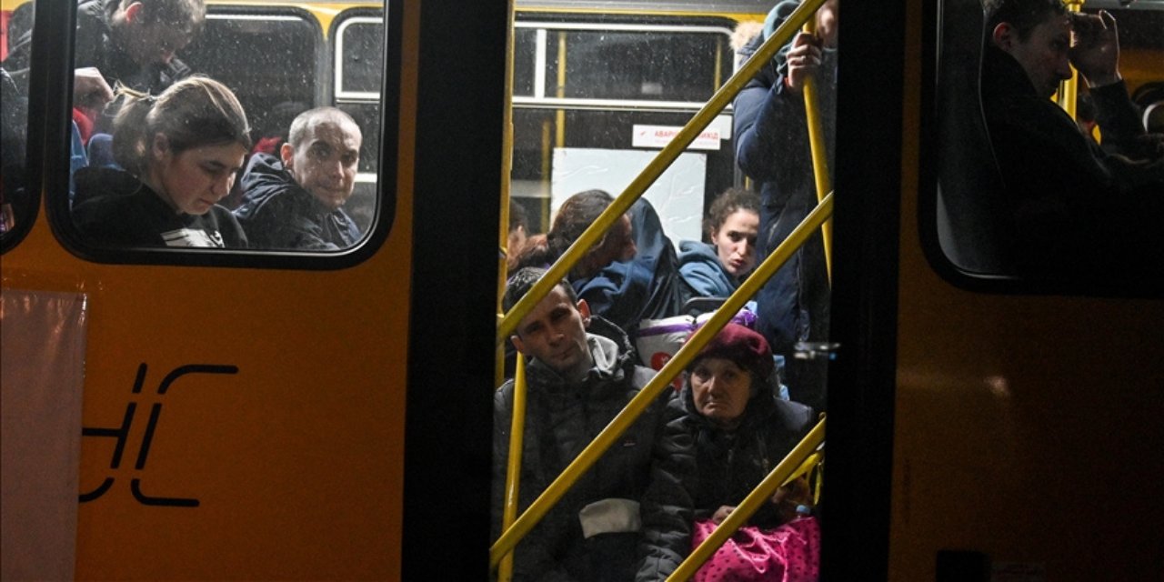 Ukrayna: Alıkonulan tahliye otobüsleri bırakıldı