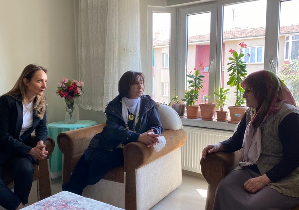 Selvi Kılıçdaroğlu, evlatlarını kadın cinayetlerinde yitiren ailelerle buluştu
