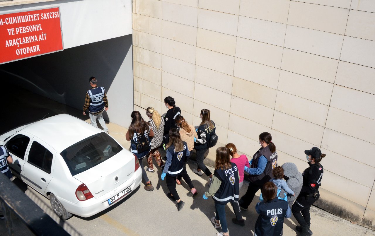 Polise yakalanmamak için şifreli konuşmuşlar