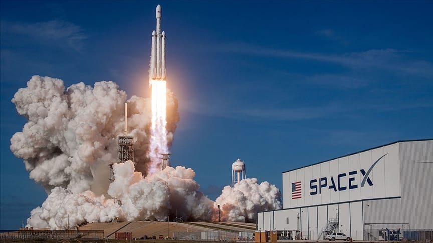 SpaceX, ABD istihbarat uydusunu uzaya fırlattı