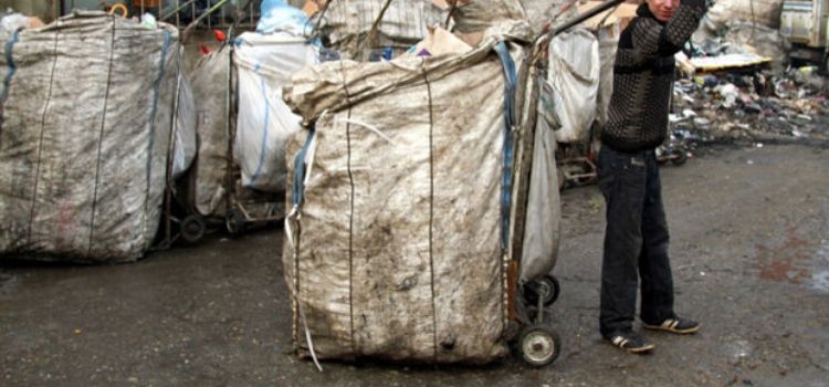 Kağıt toplayan işçiler için araştırma önergesi: Çağdaş araçlar sağlanmalı