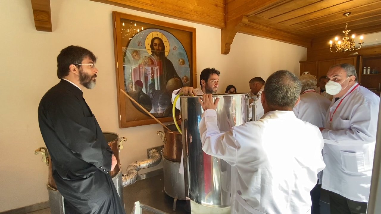 Fener Rum Patrikhanesi'nde 57 çeşit malzeme ile hazırlanan 'Kutsal Yağ'