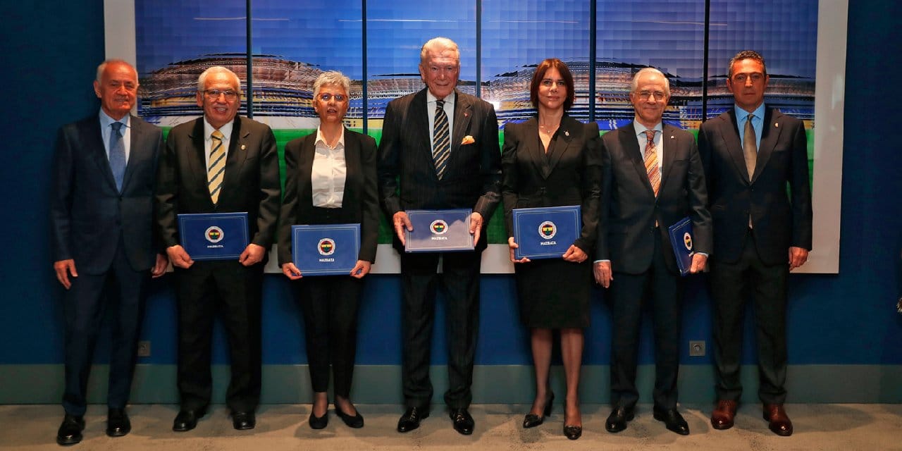 Fenerbahçe YDK Başkanı Uğur Dündar mazbatasını aldı