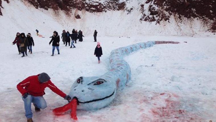 40 metrelik kardan yılan yaptılar