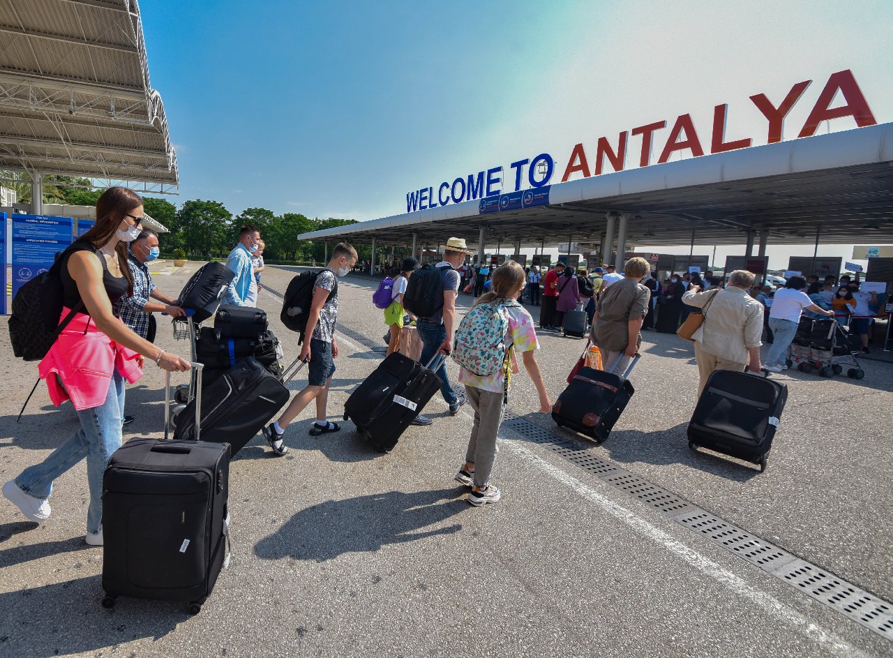 Antalya Havalimanı'nın kapasitesi yüzde 100 artırılacak