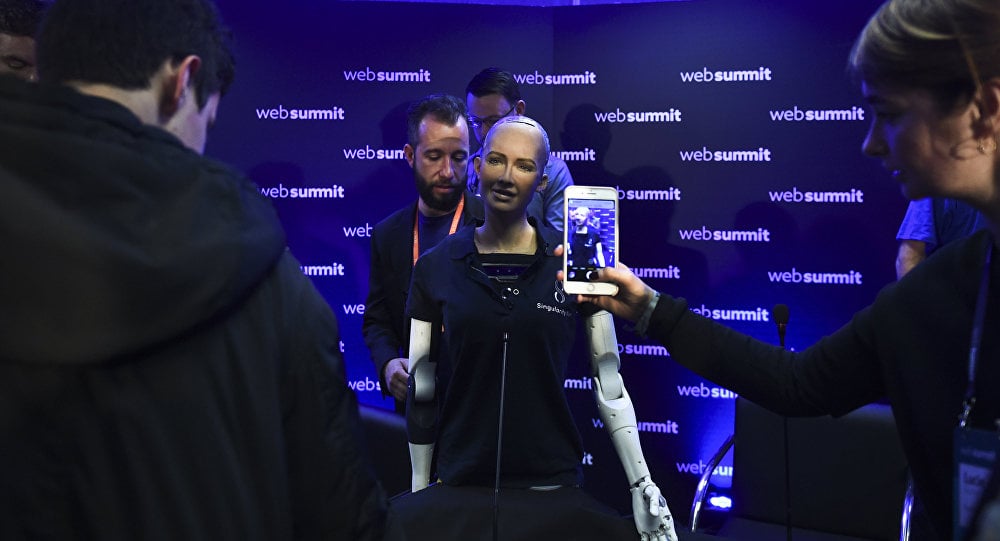 Vatandaş robot Sophia, Türkiye'ye geliyor!