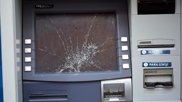 Vatandaş ATM'yi kırdı!