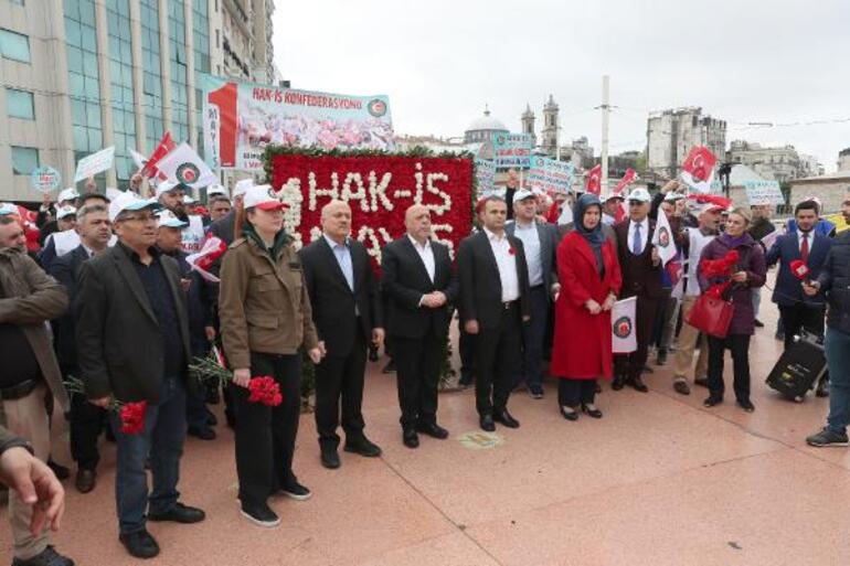 HAK-İŞ Taksim'e çelenk bıraktı