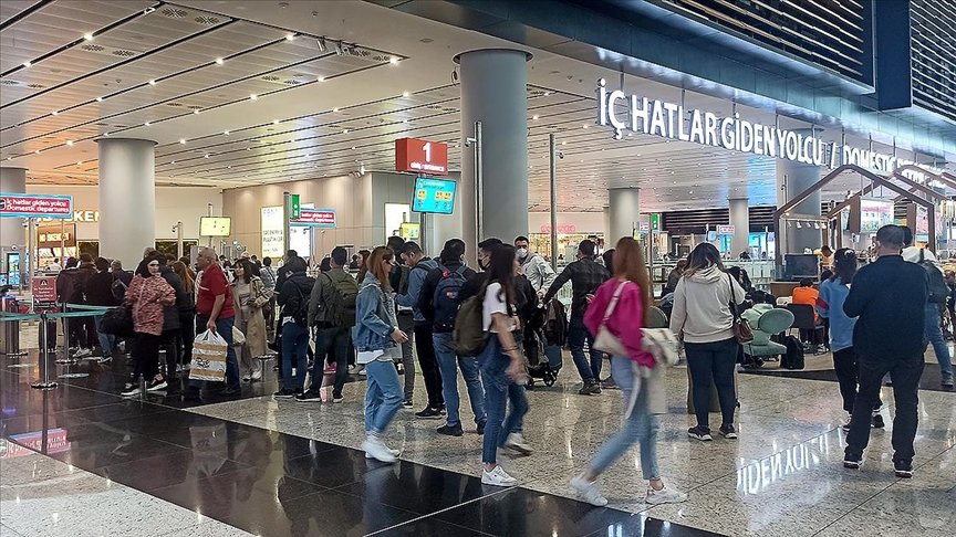 Bakan Karaismailoğlu: İstanbul Havalimanı'nda 2 yılın ardından rekor kırıldı