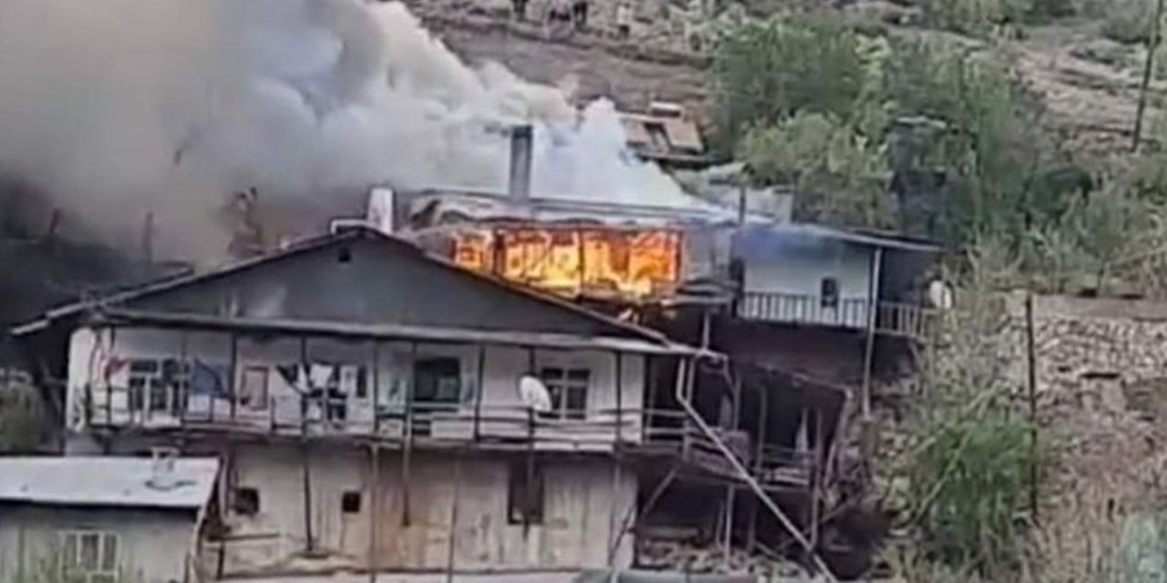 Ekmek yaparken evde yangın çıktı, anne oğul kayıp