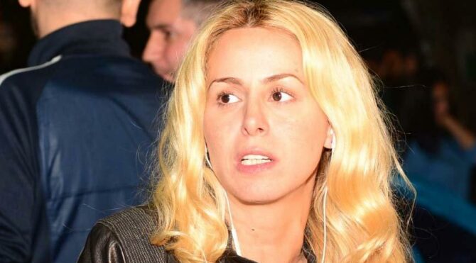 Şarkıcı Niran Ünsal hastaneye kaldırıldı