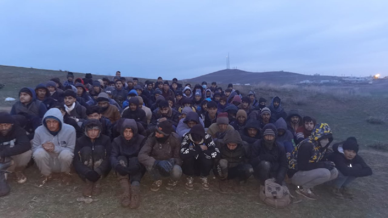 Van'ın İran sınırında 101 Afgan kaçak yakalandı