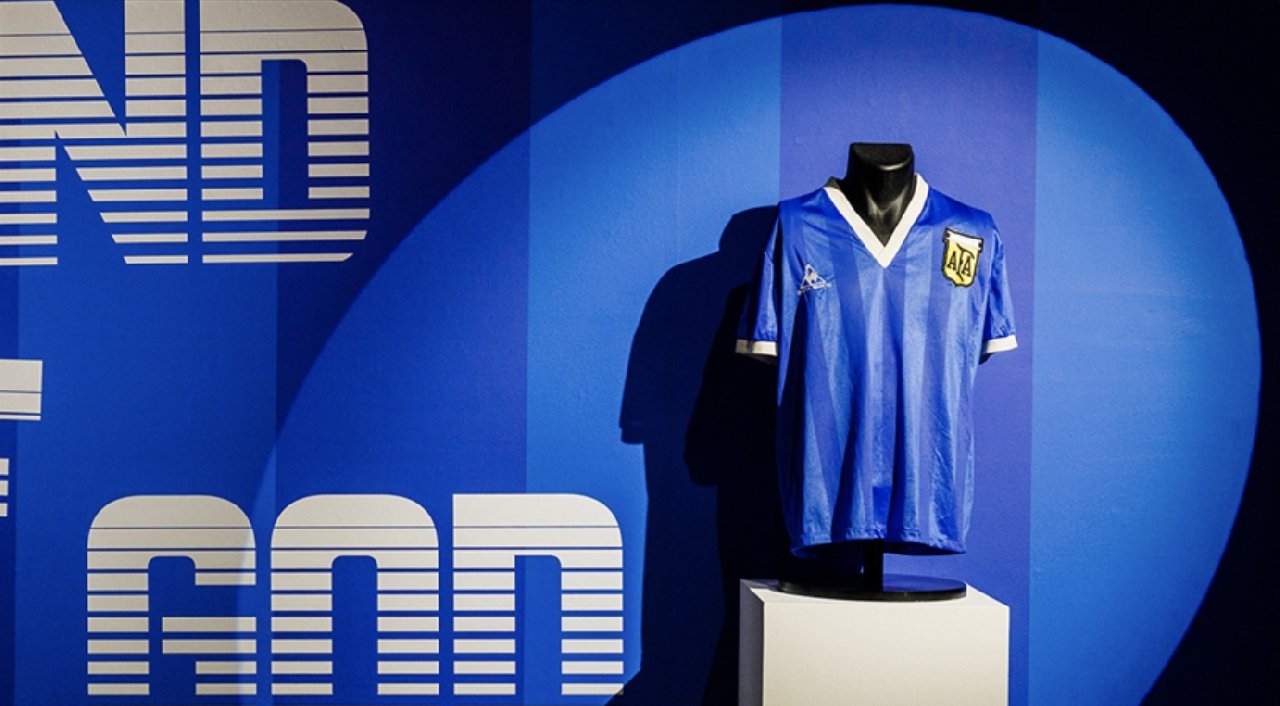 'Tanrının eli' forması 7,1 milyon sterline satıldı