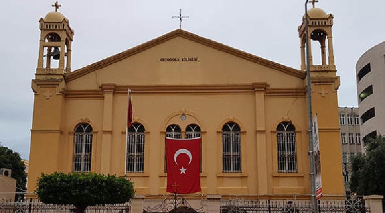 Kiliseden Zeytin Dalı Harekatı için Türk Bayraklı destek!