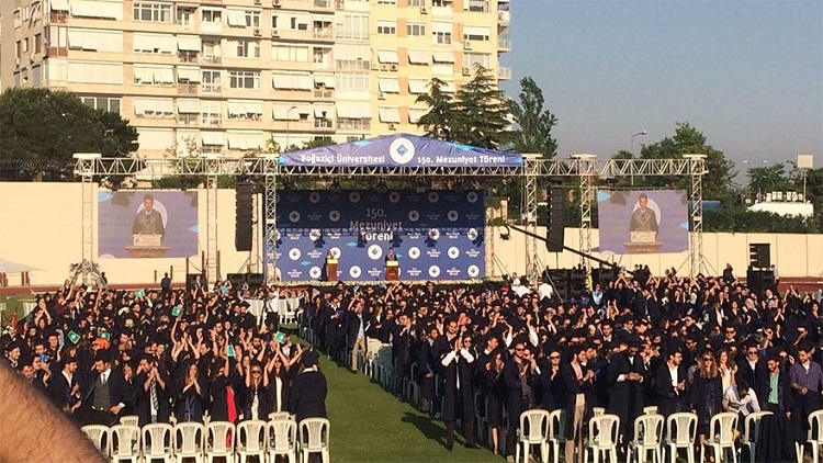 Boğaziçi Üniversitesi Mezuniyet Töreni’nde Kayyum Rektör’e protesto