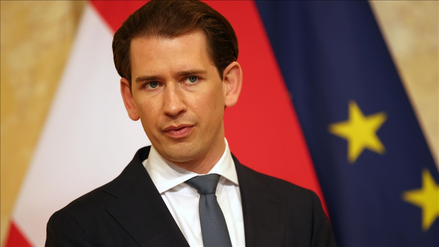Sebastian Kurz’a yakın 2 bakan istifa etti