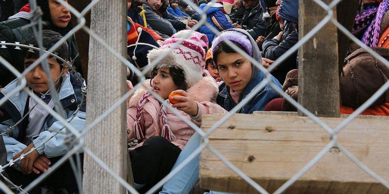 Fransa yılbaşından bu yana 18 bin göçmeni sınır dışı etti