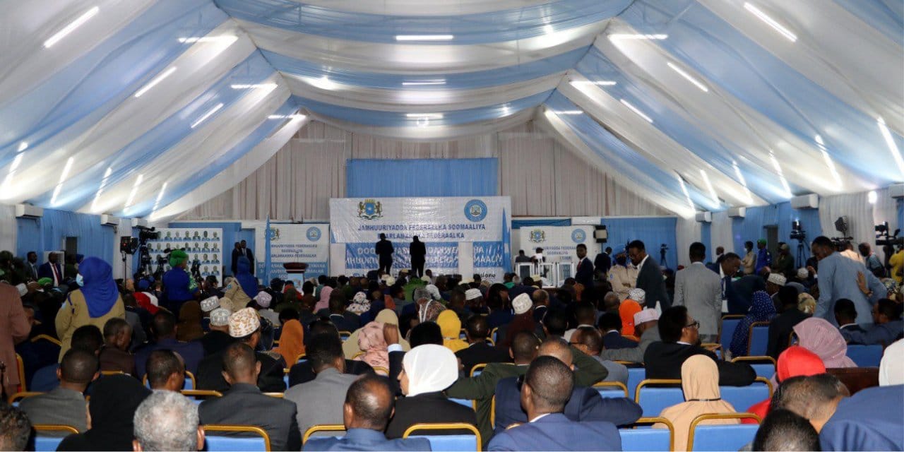Somali'de gergin seçim: Meclis hangarda, sandık namlunun ucunda