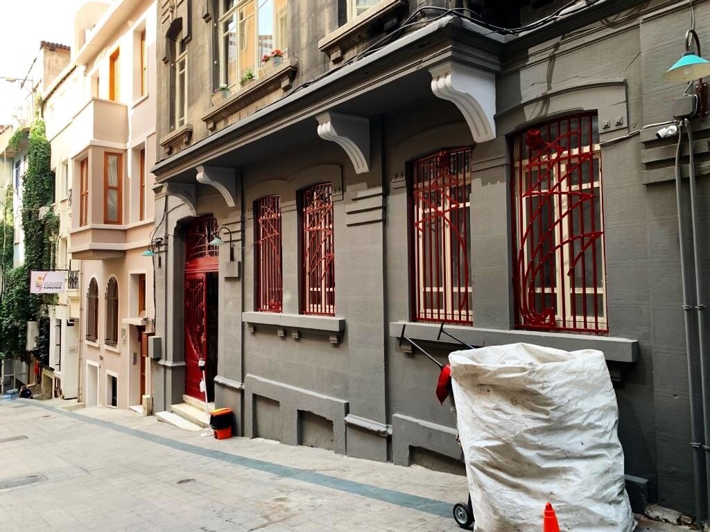 Masumlar Apartmanı satışa çıktı: Bülent Ersoy da talip