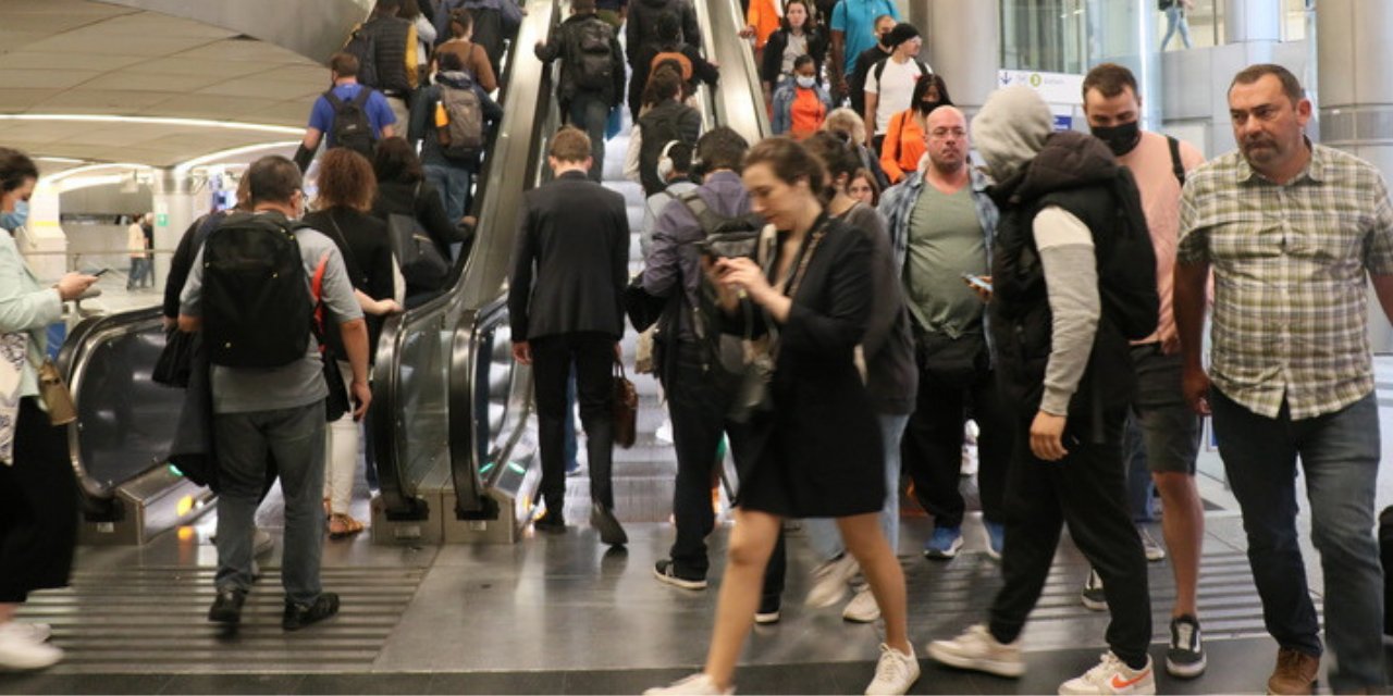 Fransa'da toplu taşımada maske zorunluluğu kaldırıldı