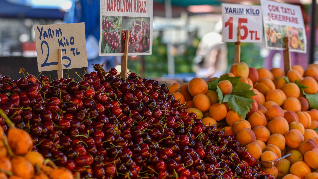 Pazar tezgahlarında etiket aldatmacası: 'Yarım kilo' yazmak yasak